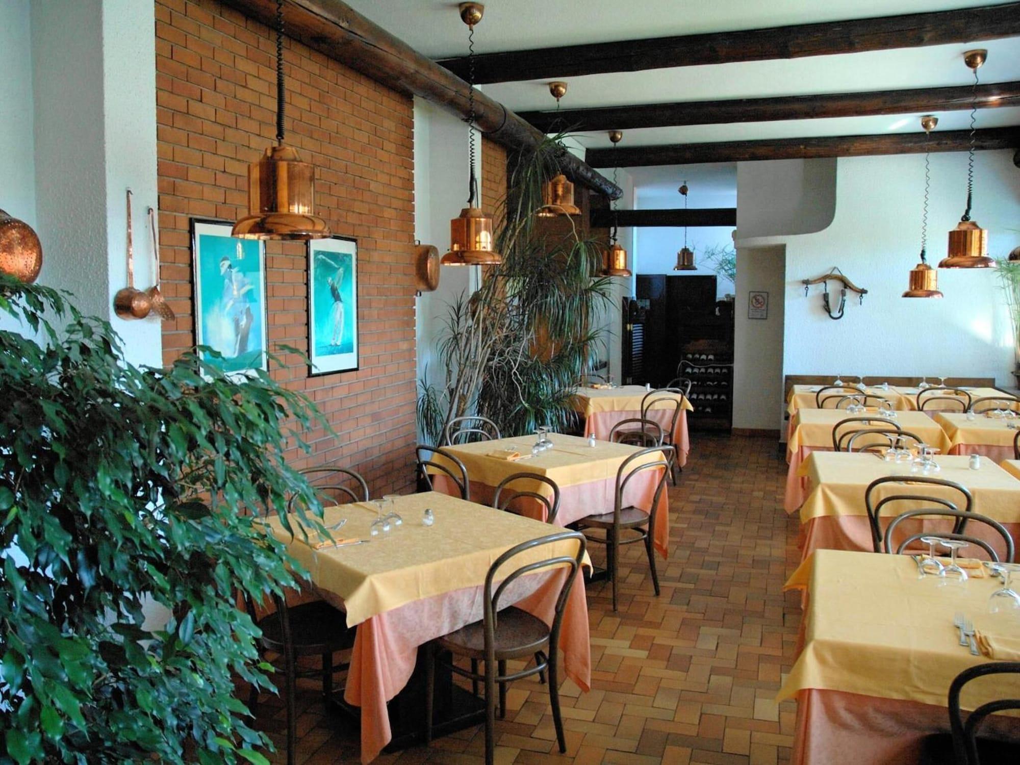 Golf Hotel Lainate Extérieur photo