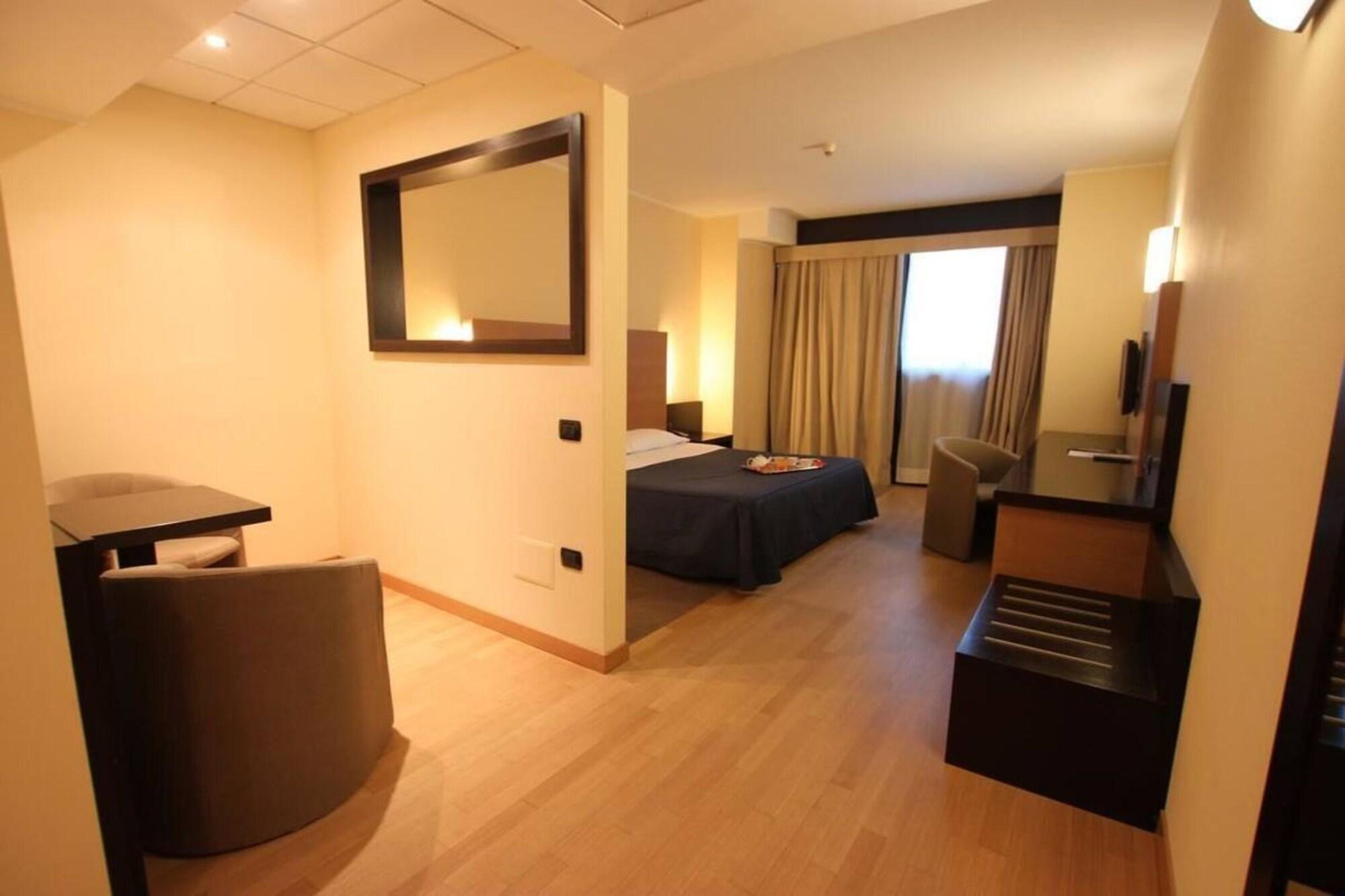 Golf Hotel Lainate Extérieur photo